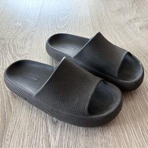 CALL IT SPRING Black Cushion Slide Sandals, Size 6